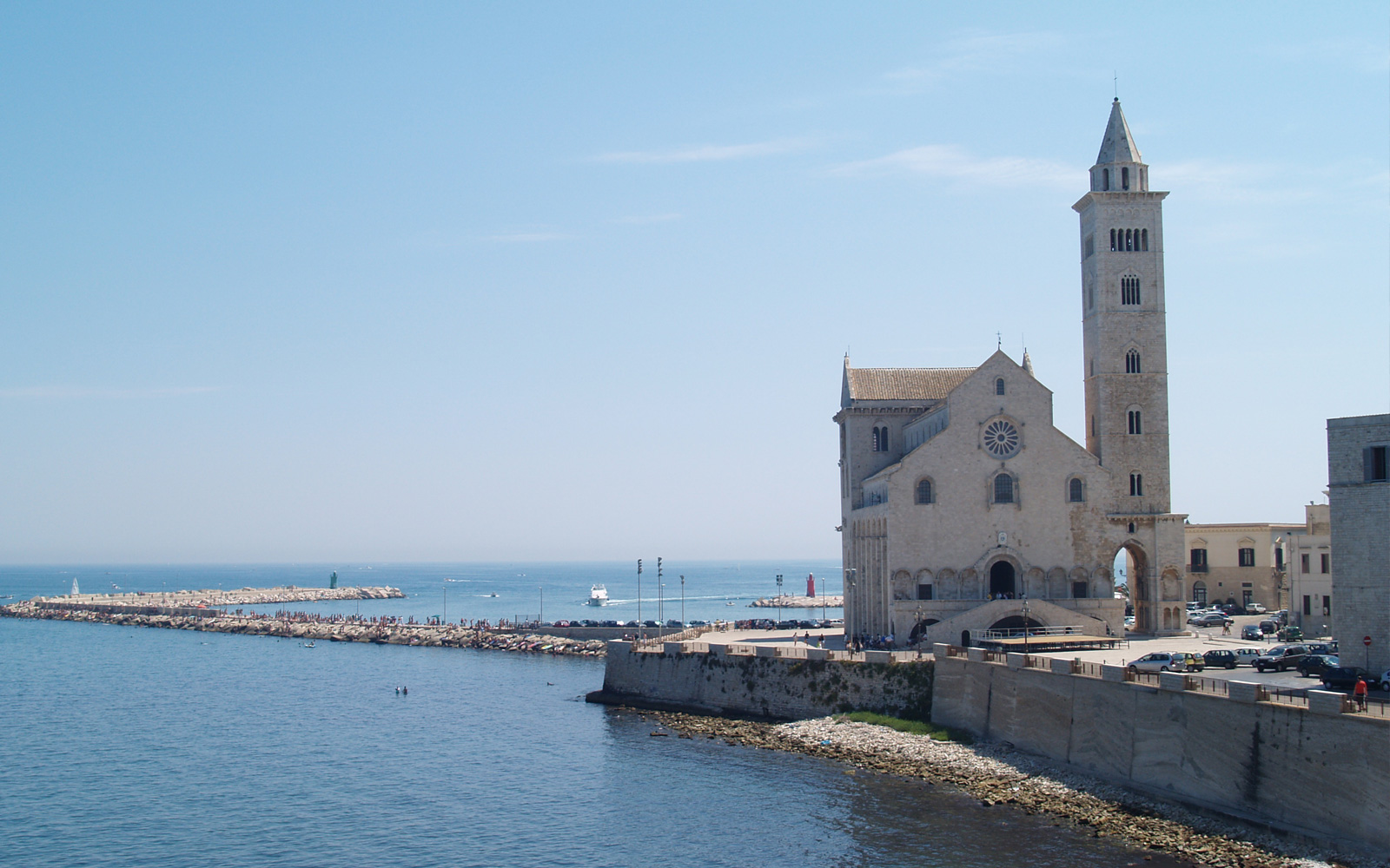 Vista della città sul mare
